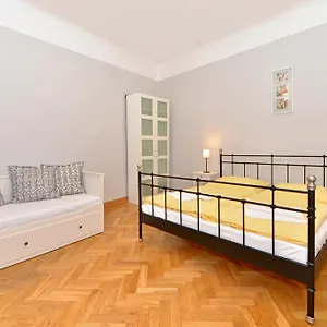 https://historic-centre-apartments-iv.praguehotelsweb.com